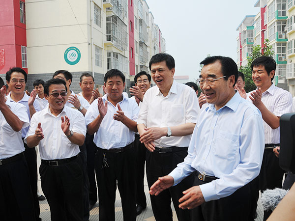 全国政协副主席张庆黎（原河北省委书记）到公海5500线路检测线缆集团视察